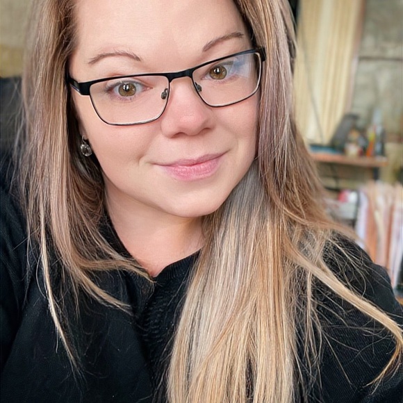 Meet your Posher, Tiffany - Picture 1 of 1